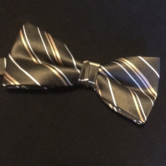 Bow Tie ( pre tied ) Great condition! - Picture 1 of 3